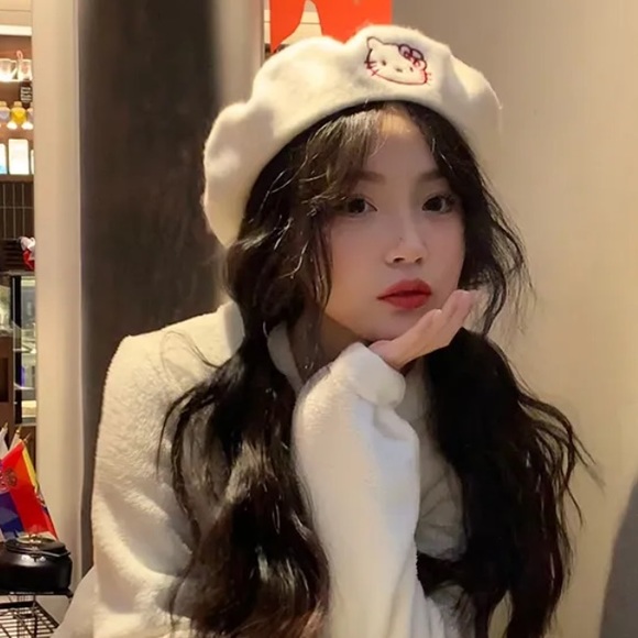 MULTIPLE COLORS AVAILABLE 😍HELLO KITTY OR MY MELODY WOOL BERET - Picture 1 of 8